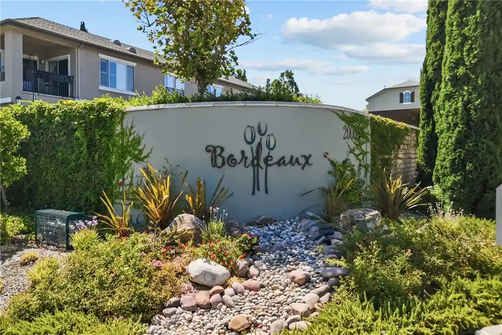 Condo for sale at 20000 Plum Cyn #1721, Santa Clarita, CA 91350 | MLS# SR26172247