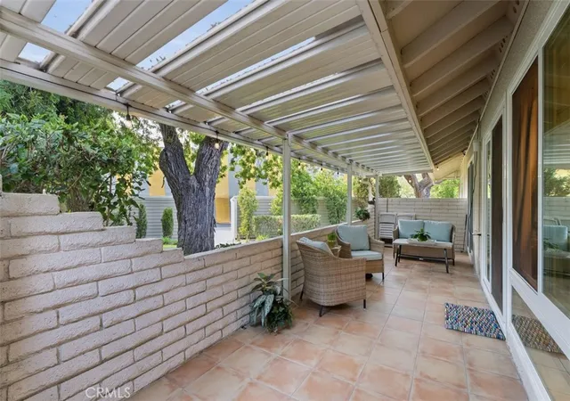 Listing Photo 1 - Condo for sale in building located at 581 Avenida Majorca, Laguna Woods, CA 92637 - Unit #Q