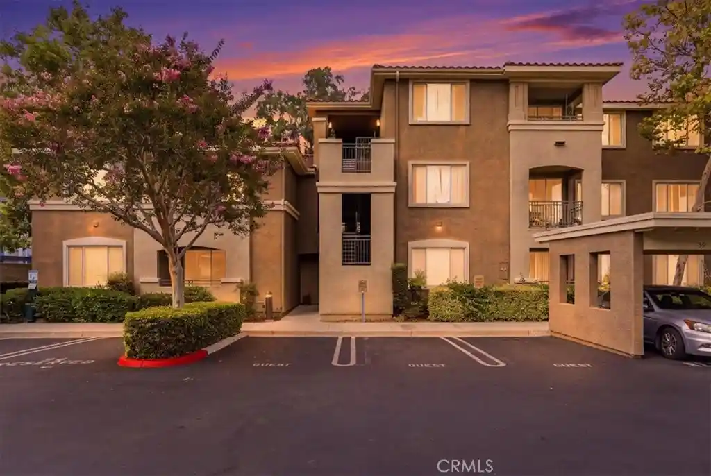 Listing Photo 2 - Condo for sale in 22681 Oakgrove located at 22681 Oakgrove, Aliso Viejo, CA 92656 - Unit #426