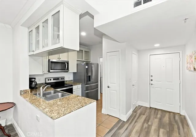 Listing Photo 5 - Condo for sale in building located at 22681 Oakgrove, Aliso Viejo, CA 92656 - Unit #426
