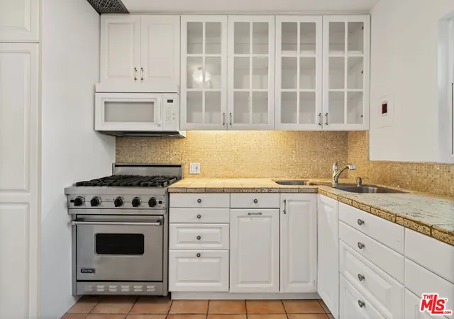 Listing Photo 4 - Condo for sale in building located at 717 Raymond Ave, Santa Monica, CA 90405 - Unit #3