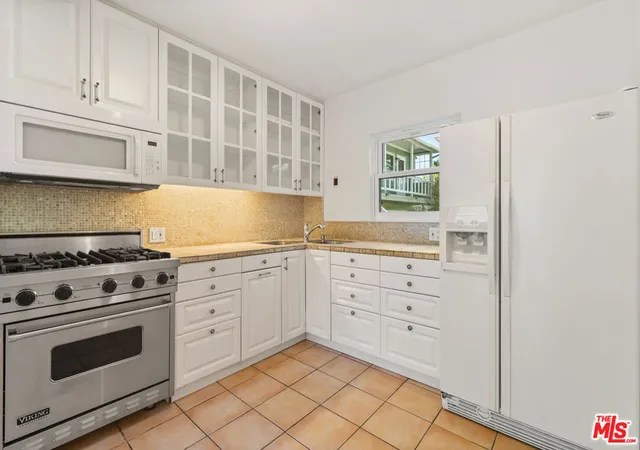 Listing Photo 5 - Condo for sale in building located at 717 Raymond Ave, Santa Monica, CA 90405 - Unit #3