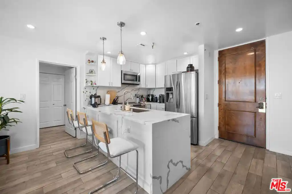 Listing Photo 60 - Condo for sale in The Promenade located at 121 S Hope St, Los Angeles, CA 90012 - Unit #517