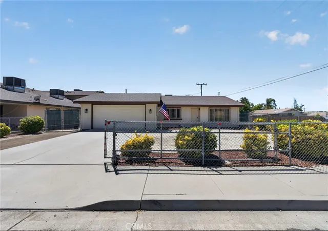 Photo 2 of Sale Pending at 605 Los Tilos, Hemet, CA 92543 | MLS# SW26171707 | Listing updated on 2026-09-24