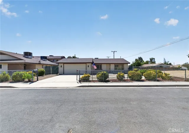 Photo 3 of Sale Pending at 605 Los Tilos, Hemet, CA 92543 | MLS# SW26171707 | Listing updated on 2026-09-24
