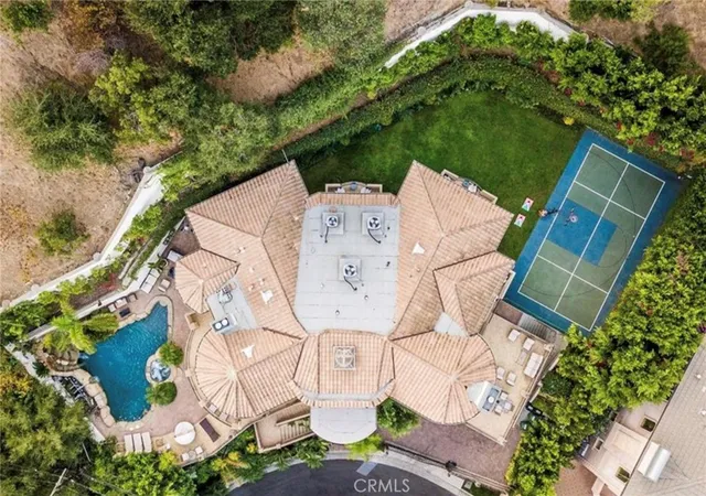 Photo 2 of Mansion for sale at 1441 Robmar Dr, Beverly Hills, CA 90210 | MLS# OC26172160 | Listing updated on 2026-10-11