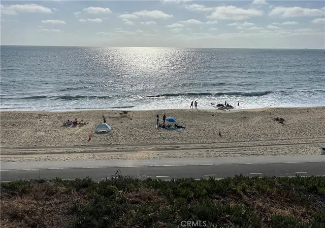 Listing Photo 5 - Condo for sale in building located at 531 Esplanade, Redondo Beach, CA 90277 - Unit #509