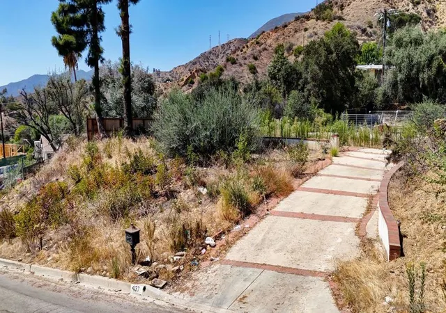 Photo 3 of Sale Pending at 437 Devonwood, Altadena, CA 91001 | MLS# 260019326SD | Listing updated on 2026-09-05