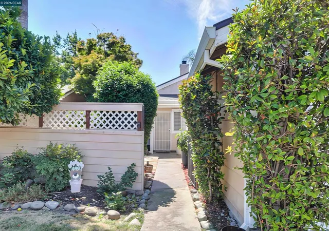 Photo 2 of Single family home for sale at 209 Cedar Rock Cir, Sacramento, CA 95823 | MLS# 41144230 | Listing updated on 2026-09-21