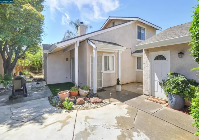 Photo 3 of Single family home for sale at 209 Cedar Rock Cir, Sacramento, CA 95823 | MLS# 41144230 | Listing updated on 2026-09-21