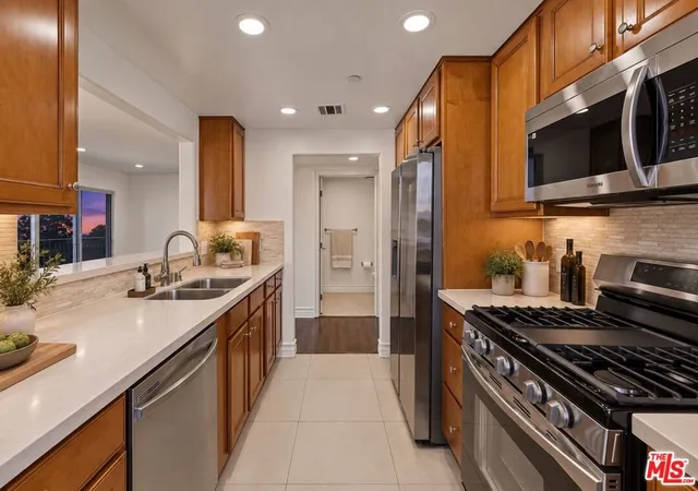 Photo 3 of Condo for sale at 936 N Hudson Ave #302, Los Angeles, CA 90038 | MLS# 26869857 | Listing updated on 2026-10-09