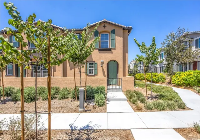 Listing Photo 2 - Condo for sale in building located at 4229 E Carmel Privado, Ontario, CA 91761