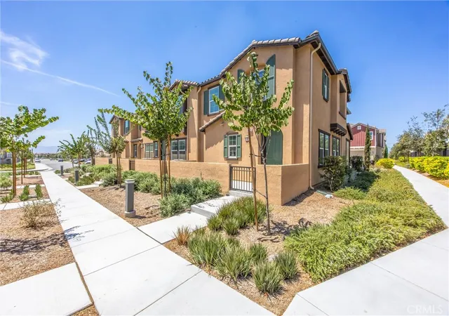 Listing Photo 3 - Condo for sale in building located at 4229 E Carmel Privado, Ontario, CA 91761