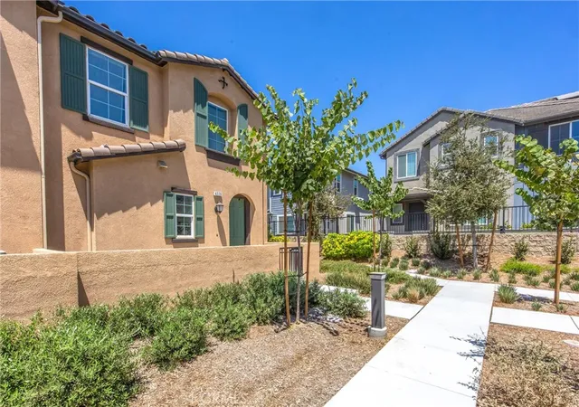 Listing Photo 4 - Condo for sale in building located at 4229 E Carmel Privado, Ontario, CA 91761