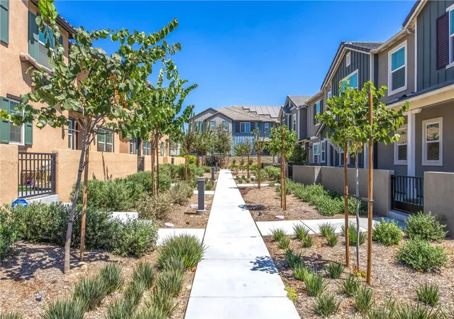 Listing Photo 5 - Condo for sale in building located at 4229 E Carmel Privado, Ontario, CA 91761