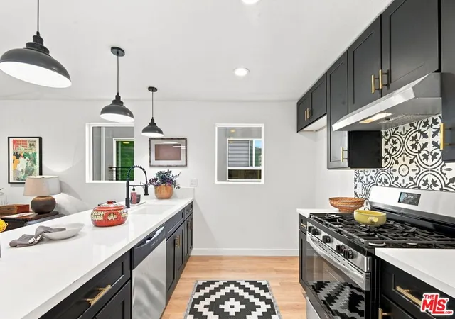 Photo 3 of Condo for sale at 1191 1/2 Crenshaw Blvd, Los Angeles, CA 90019 | MLS# 26869919 | Listing updated on 2026-09-11