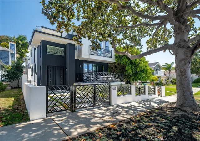 Photo 3 of Townhouse for sale at 520 N Lucia #B, Redondo Beach, CA 90277 | MLS# SB26173199 | Listing updated on 2026-10-02