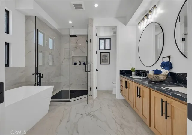 Photo 4 of Townhouse for sale at 520 N Lucia #B, Redondo Beach, CA 90277 | MLS# SB26173199 | Listing updated on 2026-10-02