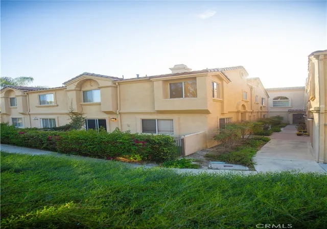 Listing Photo 5 - Condo for sale in building located at 21224 Jasmines, Lake Forest, CA 92630