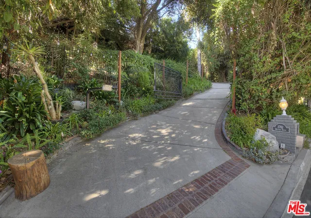Photo 3 of Single family home for sale at 2761 Hutton Dr, Beverly Hills, CA 90210 | MLS# 26869285 | Listing updated on 2026-10-09