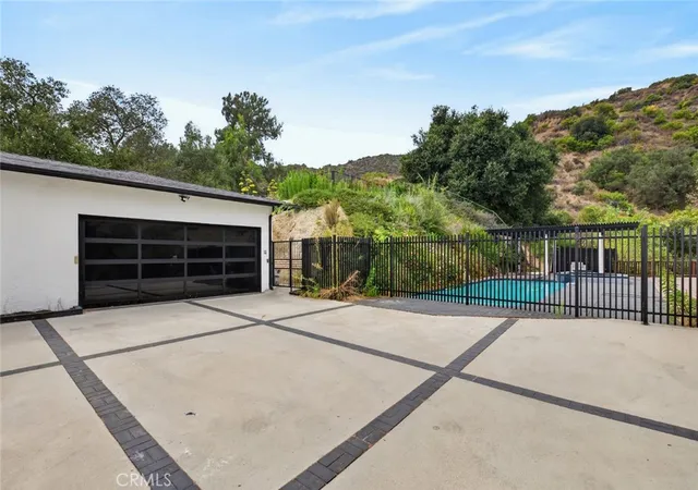 Photo 3 of Single family home for sale at 1433 El Rito, Glendale, CA 91208 | MLS# GD26172397 | Listing updated on 2026-09-27