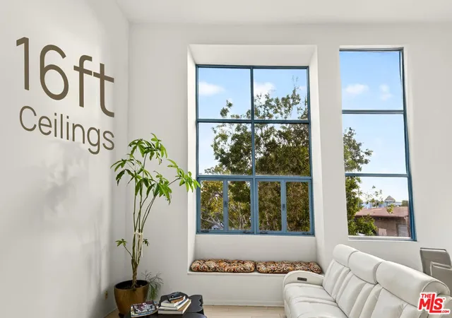 Listing Photo 3 - Condo for sale in building located at 1511 16Th St, Santa Monica, CA 90404 - Unit #201