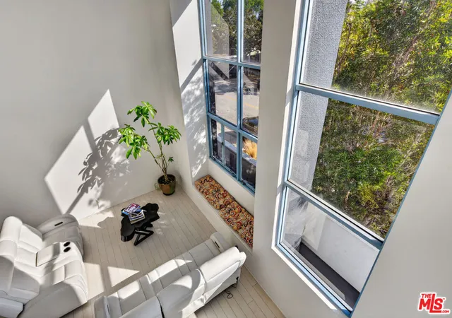 Listing Photo 4 - Condo for sale in building located at 1511 16Th St, Santa Monica, CA 90404 - Unit #201