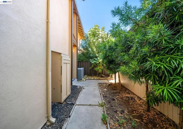 Photo 2 of Townhouse for sale at 1828 Countrywood Ct, Walnut Creek, CA 94598 | MLS# 41144359 | Listing updated on 2026-10-06