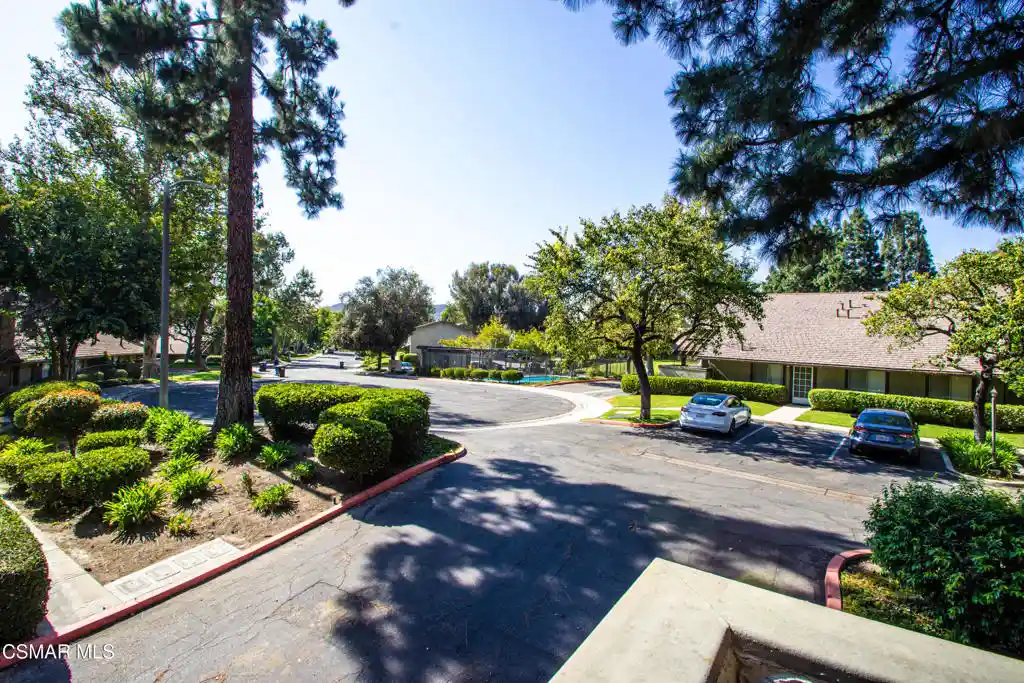Listing Photo 2 - Condo for sale in 2583 La Paloma Cir located at 2583 La Paloma Cir, Thousand Oaks, CA 91360 - Unit 2583 La Paloma Cir