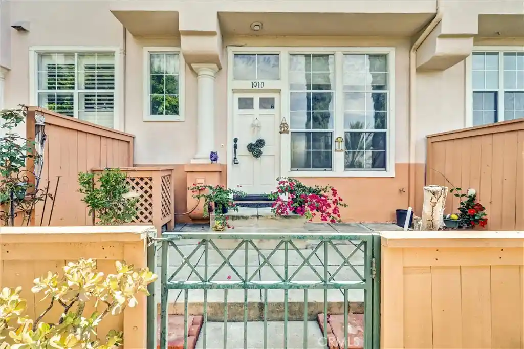 Condo for sale at 1010 S Volterra, Anaheim Hills, CA 92808 | MLS# PW26142140