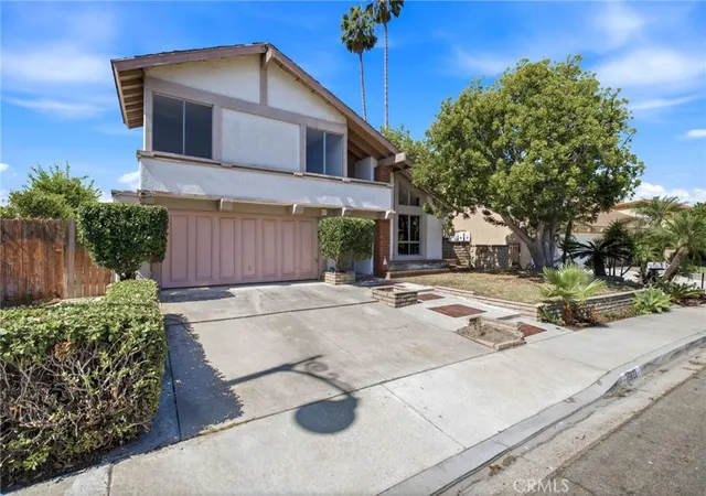 Photo 2 of Single family home for sale at 26922 Venado, Mission Viejo, CA 92691 | MLS# PW26169859 | Listing updated on 2026-09-02