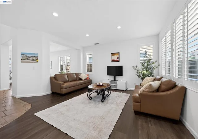 Photo 3 of Single family home for sale at 2661 Zepher Ct, Antioch, CA 94531 | MLS# 41144393 | Listing updated on 2026-10-02