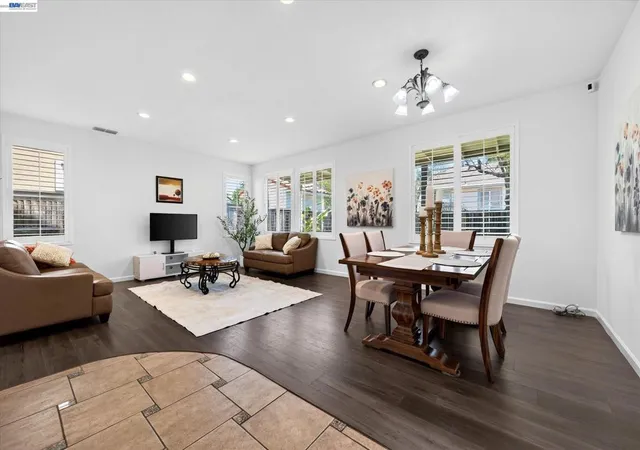 Photo 3 of Single family home for sale at 2661 Zepher Ct, Antioch, CA 94531 | MLS# 41144393 | Listing updated on 2026-10-02