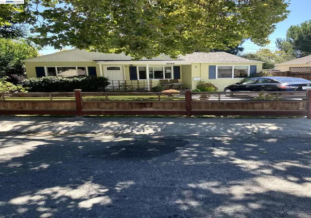 Photo 2 of Single family home for sale at 1066 Maple Ave, Vallejo, CA 94591 | MLS# 41144396 | Listing updated on 2026-10-05