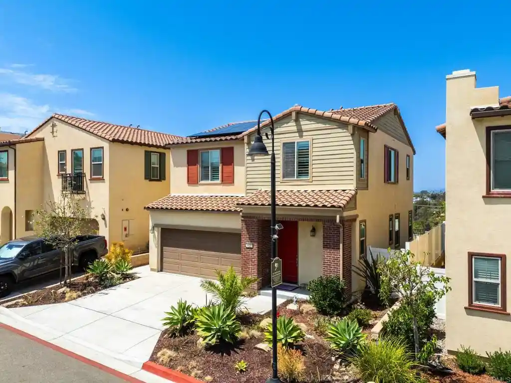 Listing Photo 1 - Condo for sale in 1525 Wildgrove Ave located at 1525 Wildgrove Ave, Vista, CA 92081 - Unit 1525 Wildgrove Ave