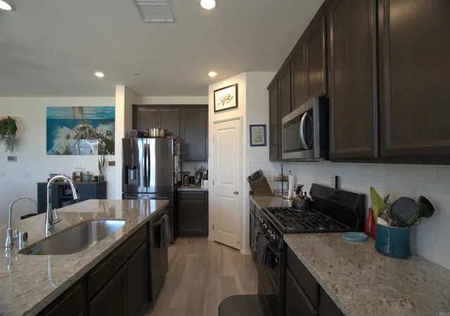Listing Photo 5 - Condo for sale in building located at 1525 Wildgrove Ave, Vista, CA 92081