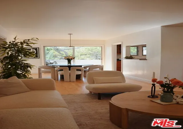 Listing Photo 4 - Condo for sale in building located at 1328 Havenhurst Dr, West Hollywood, CA 90046 - Unit #202
