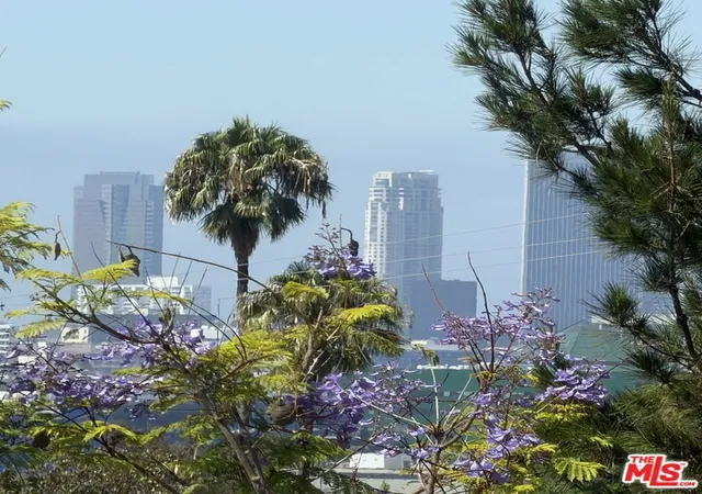 Listing Photo 5 - Condo for sale in building located at 1328 Havenhurst Dr, West Hollywood, CA 90046 - Unit #202