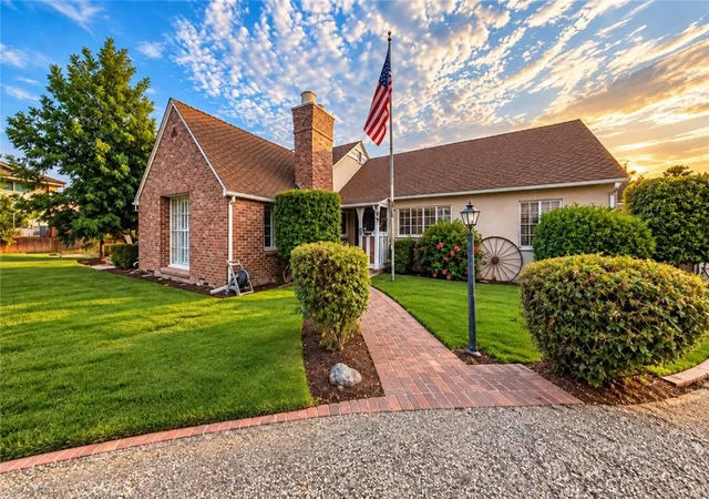 Photo 1 of Sale Pending at 161 N Cornell, Hemet, CA 92544 | MLS# SW26173537 | Listing updated on 2026-09-24