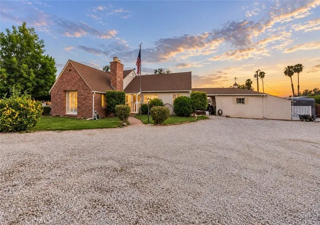 Photo 3 of Sale Pending at 161 N Cornell, Hemet, CA 92544 | MLS# SW26173537 | Listing updated on 2026-09-24