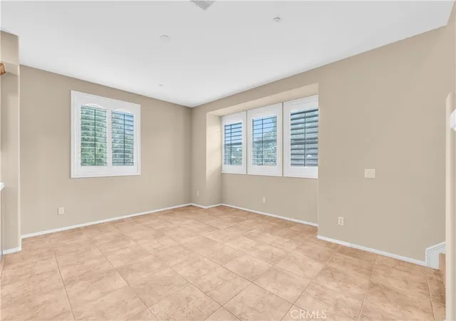 Listing Photo 5 - Condo for sale in building located at 284 Tustin Field Dr, Tustin, CA 92782