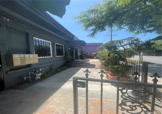 Photo 4 of House for sale at 6214 S Western, Los Angeles, CA 90047 | MLS# MB26173473 | Listing updated on 2026-10-07