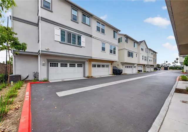 Photo 3 of Condo for sale at 1100 N Anaheim Blvd #1, Anaheim, CA 92801 | MLS# OC26173722 | Listing updated on 2026-10-01