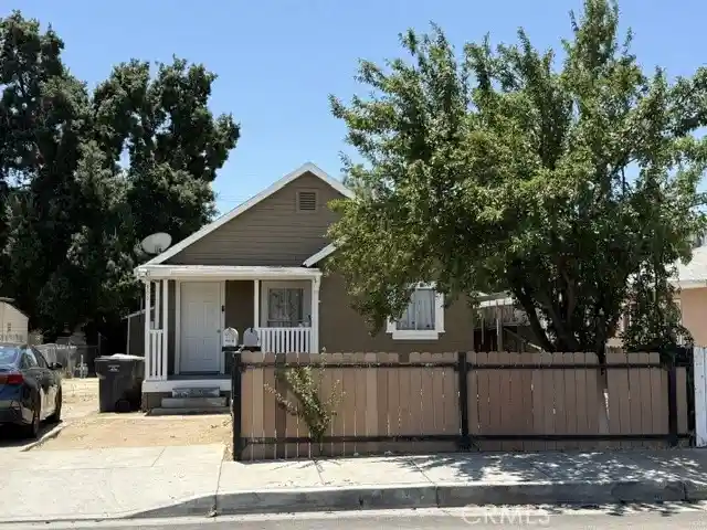 Multi family home for sale at 309 Wilson, Bakersfield, CA 93308 | MLS# IV26173760