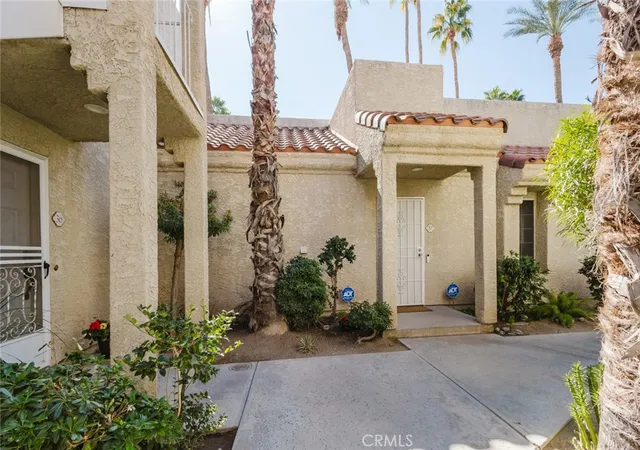 Listing Photo 1 - Condo for sale in building located at 2700 Lawrence Crossley Rd, Palm Springs, CA 92264 - Unit #37