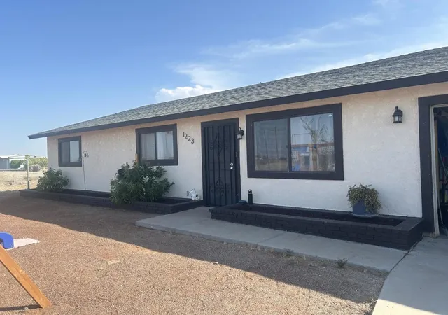 Photo 3 of Single family home for sale at 1223 Glendale Ave, Thermal, CA 92274 | MLS# 219151231DA | Listing updated on 2026-10-08