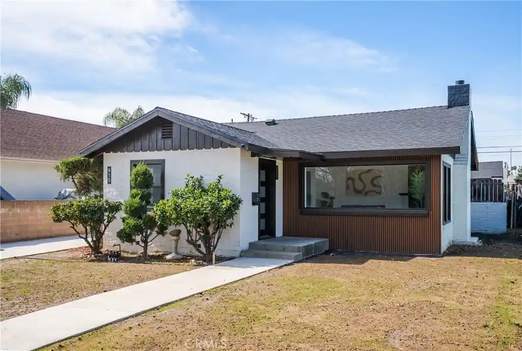 Photo 1 of Multi family home for sale at 915 N Pasadena Ave, Azusa, CA 91702 | MLS# CV26173893 | Listing updated on 2026-10-20