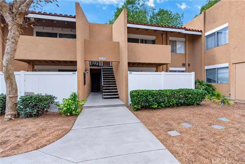 Listing Photo 1 - Condo for sale in 1101 W Macarthur located at 1101 W Macarthur, Santa Ana, CA 92707 - Unit #301