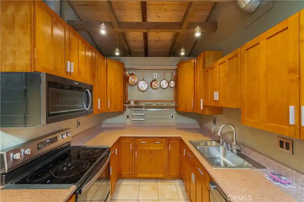 Listing Photo 1 - Condo for sale in 1000 W Macarthur Blvd located at 1000 W Macarthur Blvd, Santa Ana, CA 92707 - Unit #13