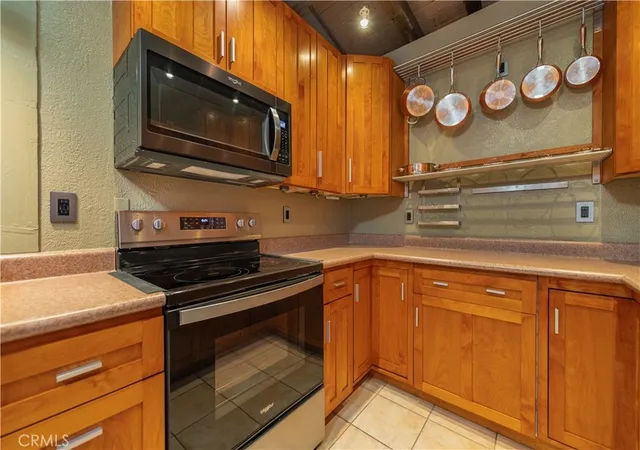 Photo 3 of Sale Pending at 1000 W Macarthur Blvd #13, Santa Ana, CA 92707 | MLS# OC26173930 | Listing updated on 2026-10-09